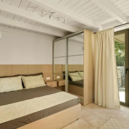 فيلة Tonia's Neokhorion (Messenia)